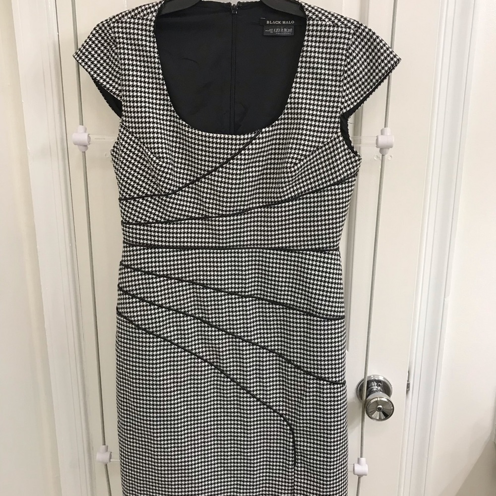 Black Halo made for a Pea the pod dress